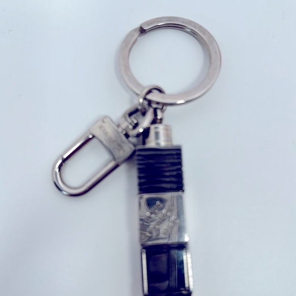 Authenticated Louis Vuitton Porte Cles Cube Key Holder - Picture 5 of 9